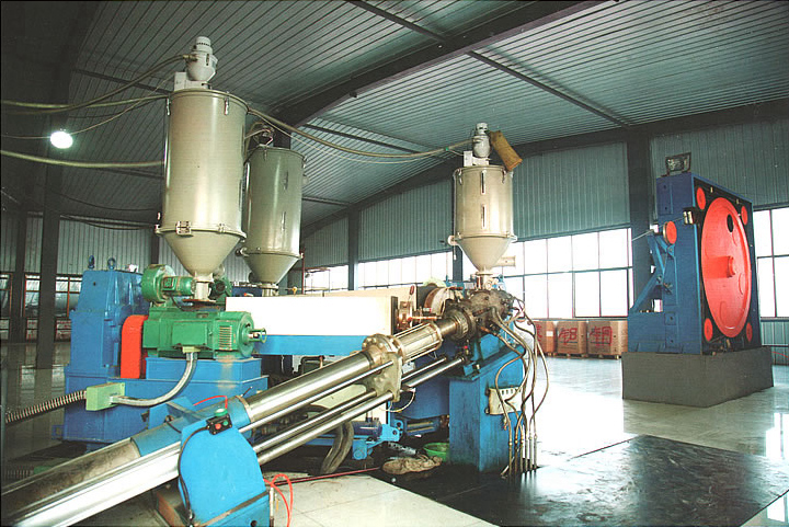 高壓交聯(lián)生產(chǎn)線(xiàn)